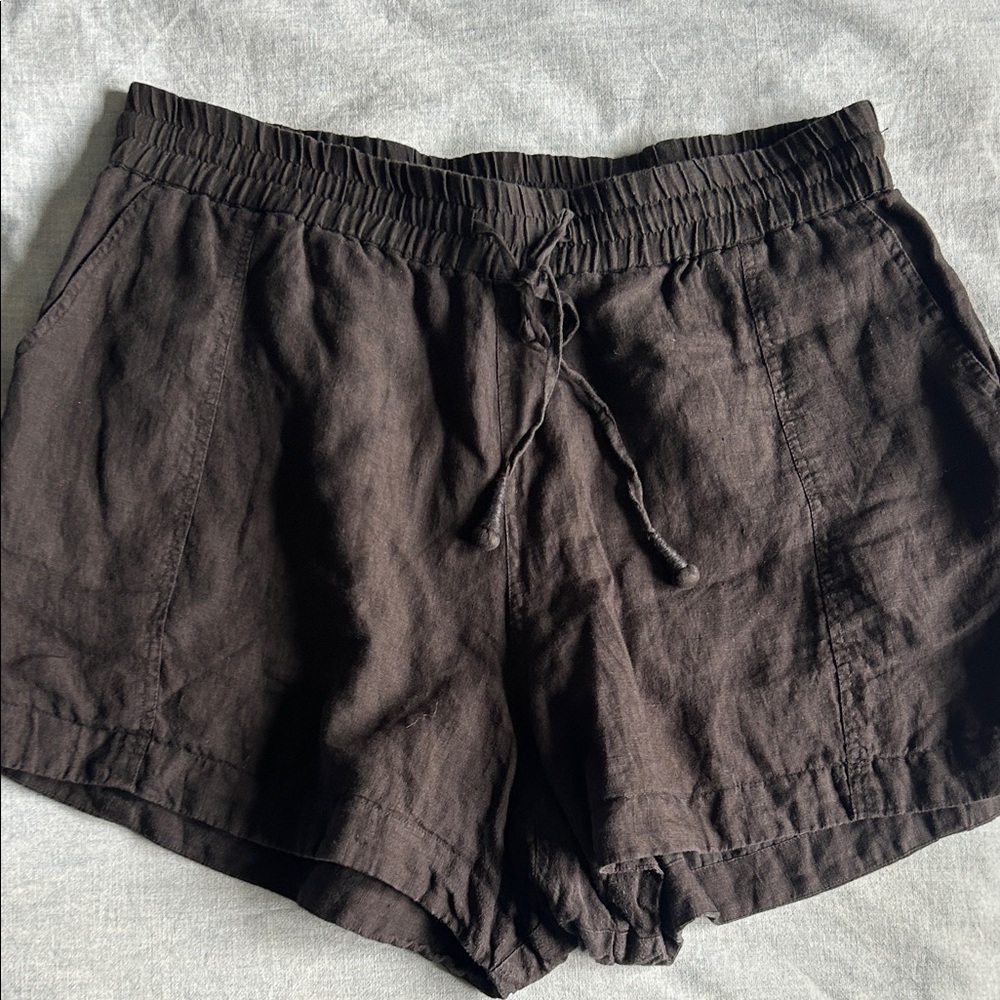 A piece apart linen short